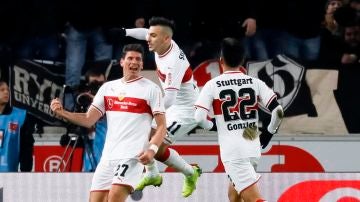 Mario Gómez celebra un gol en el Stuttgart vs Hertha