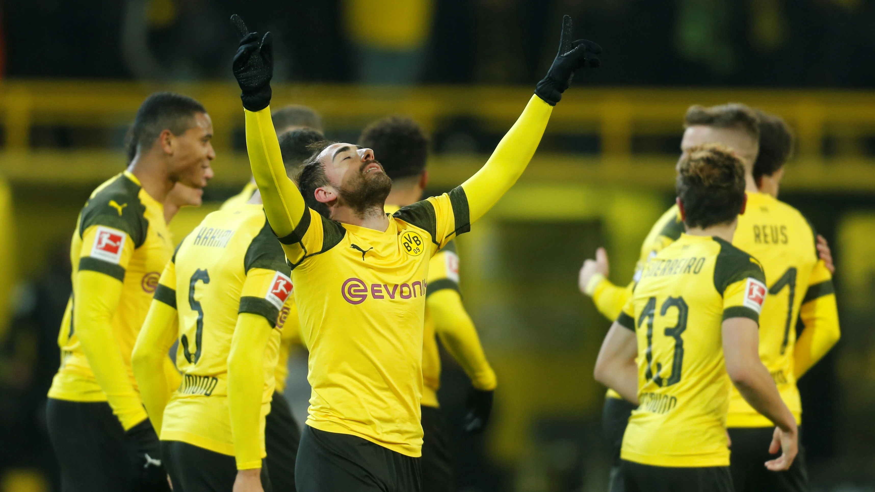 Paco Alcácer celebra su gol ante el Werder Bremen