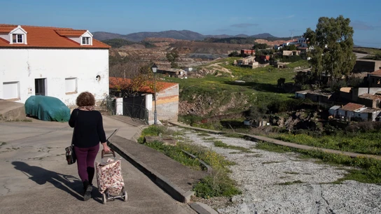 Una mujer camina por el lugar por donde solía salir para practicar deporte la joven zamorana Laura Lelmo Una mujer camina por el lugar por donde solía salir para practicar deporte la joven zamorana Laura Lelmo