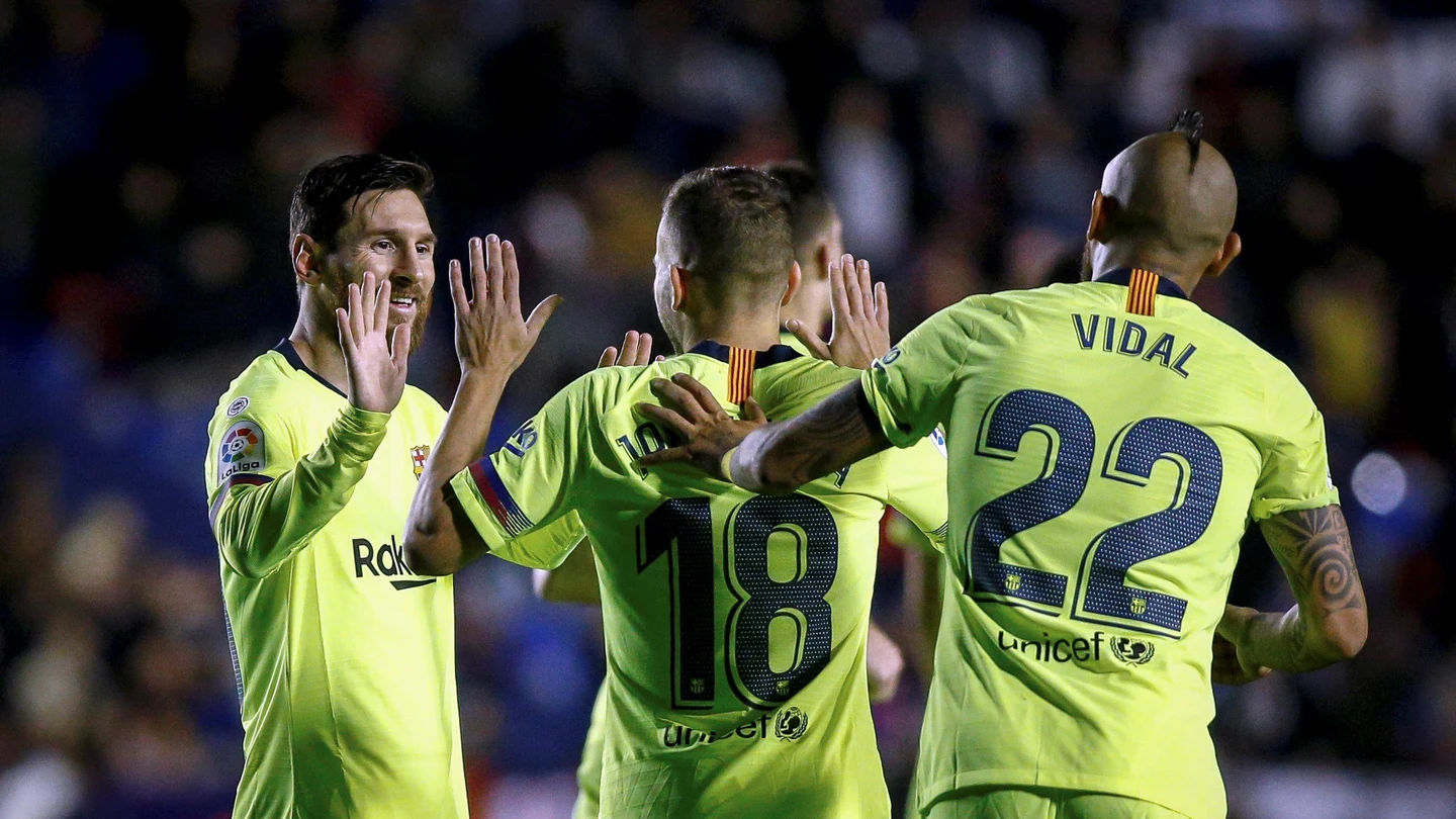 Leo Messi celebra un gol en el Ciutat de Valencia Leo Messi celebra un gol en el Ciutat de ValenciaEf