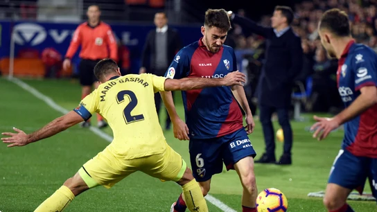 Mario Gaspar, ante Moi Gómez Mario Gaspar, ante Moi Gómez