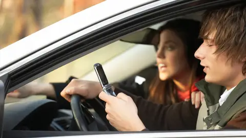Utilizar auriculares conduciendo Utilizar auriculares conduciendo