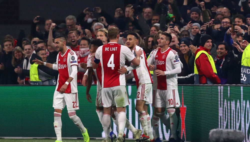 El Ajax celebra un gol