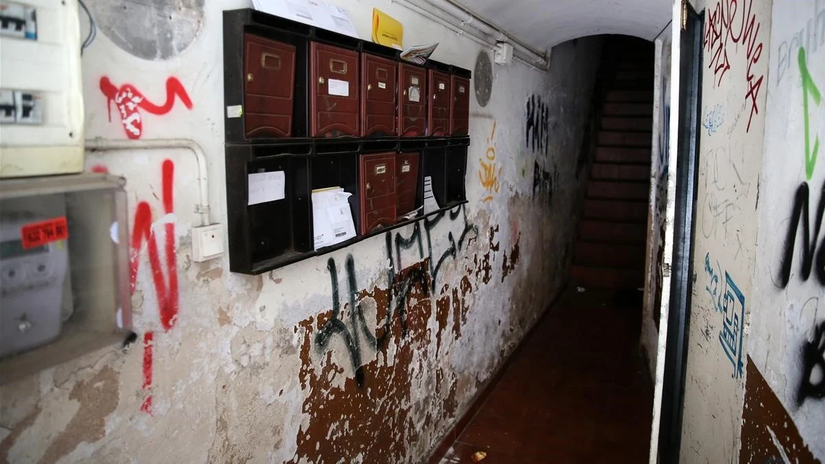 Interior de un edificio de Vallecas.