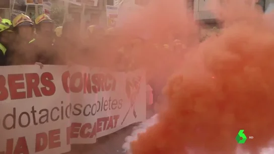 Los bomberos se movilizan en Valencia contra la precariedad Los bomberos se movilizan en Valencia contra la precariedad