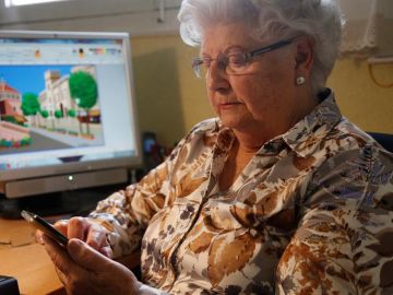 Concha, la abuela dibujante que conquista en Instagram