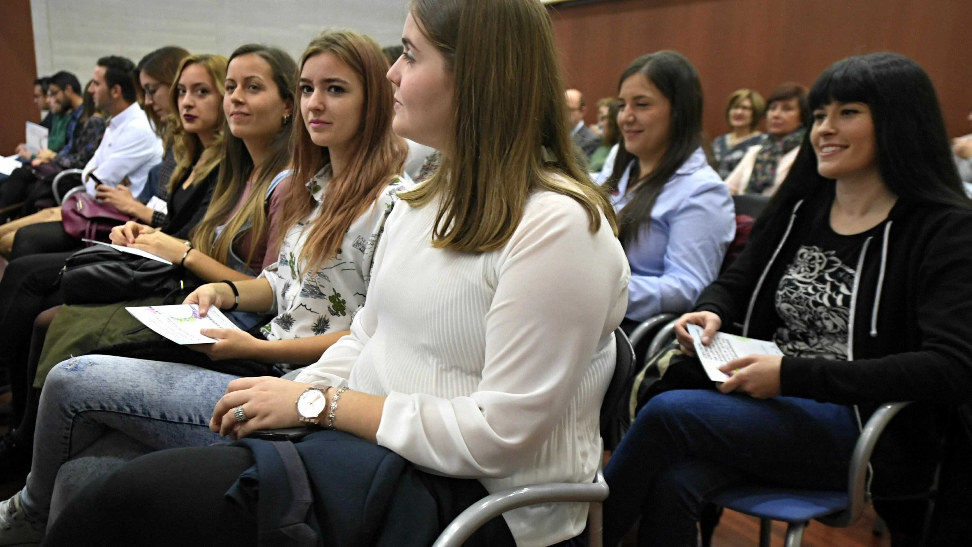 La insostenible situación de los jóvenes españoles: dos millones están en situación de pobreza y un 40% tiene grandes dificultades para llegar a fin de mes 