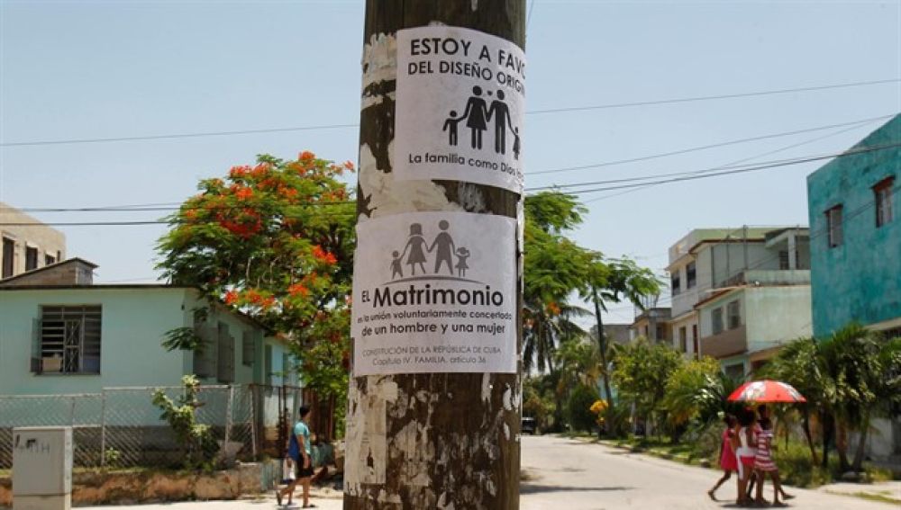 Carteles en contra del matrimonio homosexual en Cuba