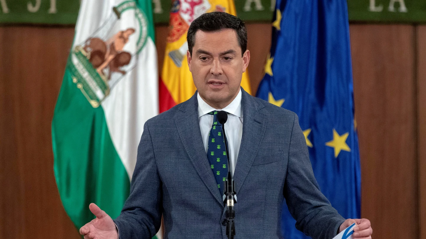 Juanma Moreno durante su comparecencia tras la segunda reunión que mantuvo en el Parlamento andaluz en Sevilla con Ciudadanos Juanma Moreno durante su comparecencia tras la segunda reunión que mantuvo en el Parlamento andaluz en Sevilla con Ciudadanos