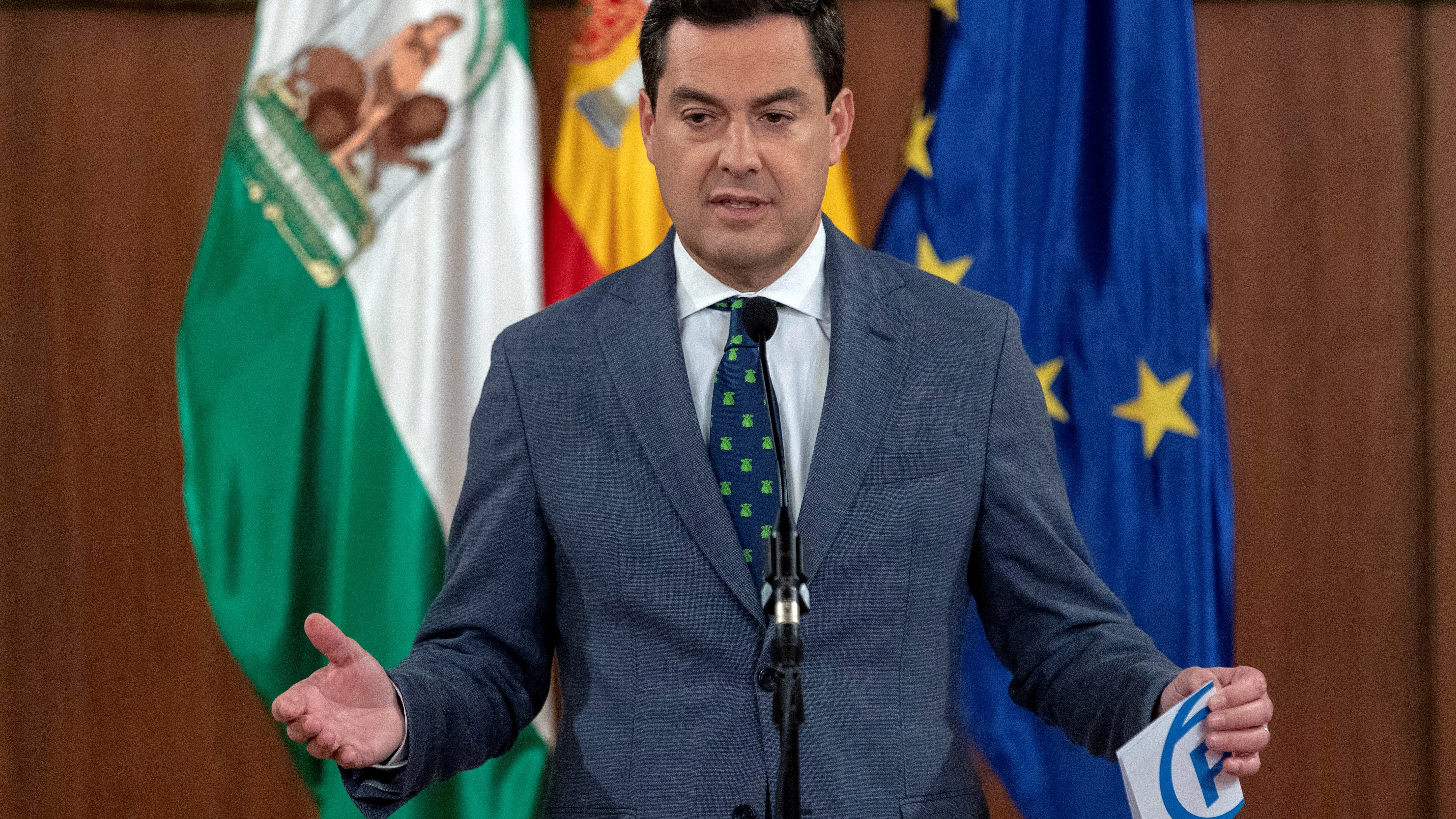 Juanma Moreno durante su comparecencia tras la segunda reunión que mantuvo en el Parlamento andaluz en Sevilla con Ciudadanos