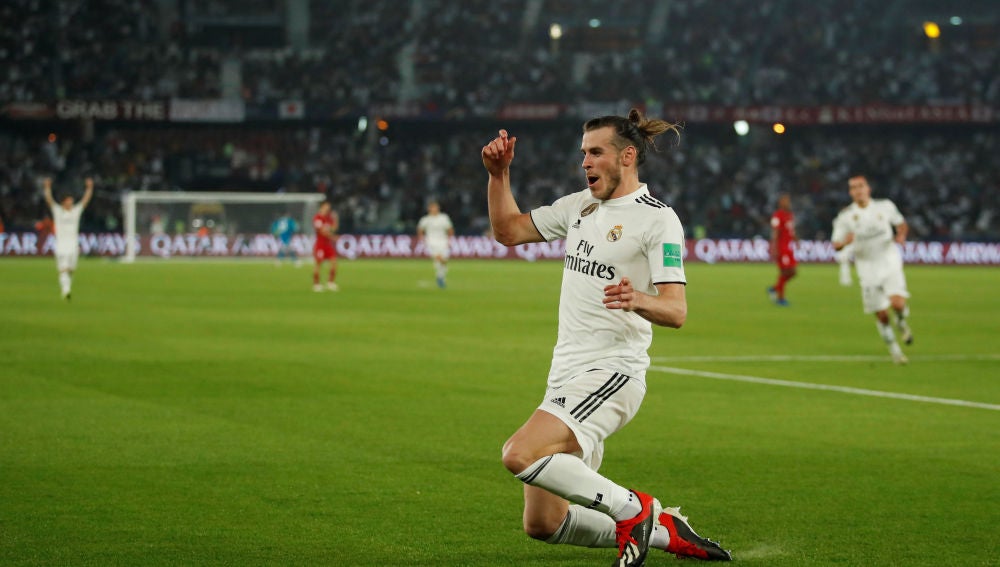 Bale celebra uno de sus tres goles contra el Kashima