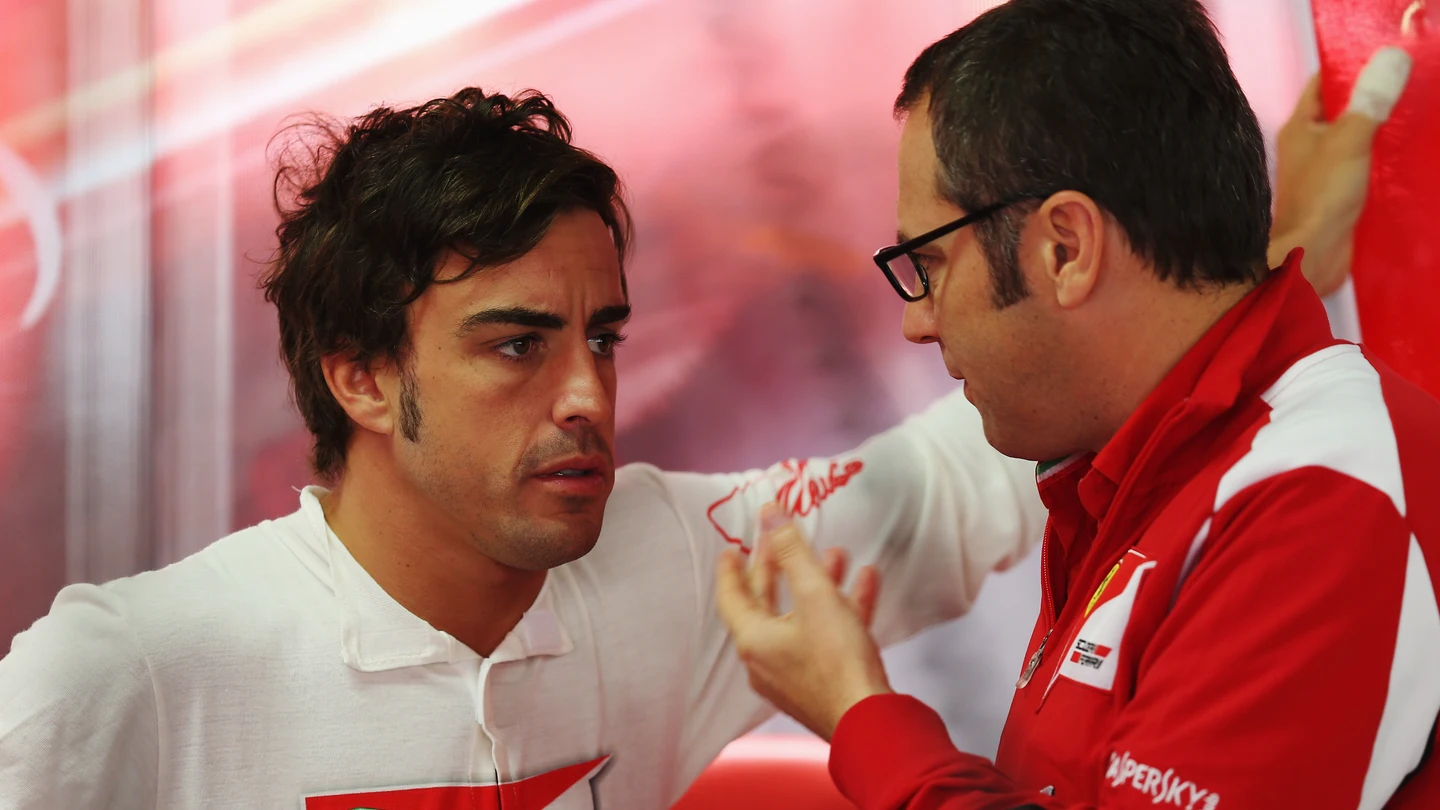Fernando Alonso y Stefano Domenicali charlan en la época del asturiano en la escudería italiana Fernando Alonso y Stefano Domenicali charlan en la época del asturiano en la escudería italiana