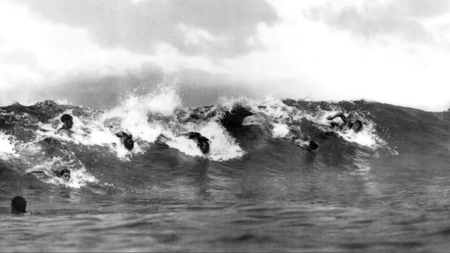 Surf sin tabla, o el Kaha Nalu: la historia de uno de los deportes más antiguos del mundo