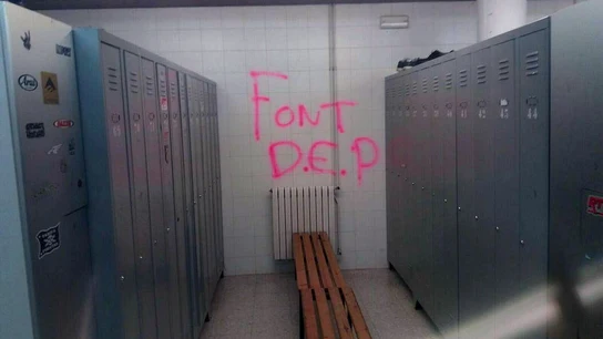 Una de las pintadas en la cárcel de Brians I, en Barcelona. Una de las pintadas en la cárcel de Brians I, en Barcelona.
