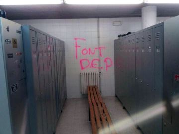 Una de las pintadas en la cárcel de Brians I, en Barcelona. Una de las pintadas en la cárcel de Brians I, en Barcelona.