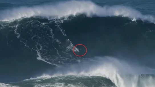 Tom Butler surfea una ola que podría haber llegado a los 30 metros Tom Butler surfea una ola que podría haber llegado a los 30 metros