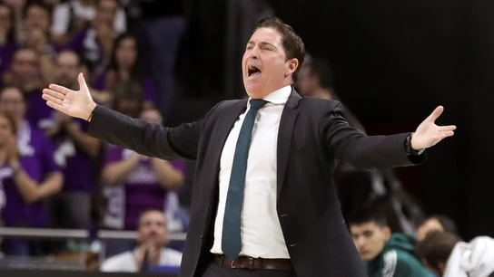 Xavi Pascual, durante el partido contra el Real Madrid de Euroliga Xavi Pascual, durante el partido contra el Real Madrid de Euroliga