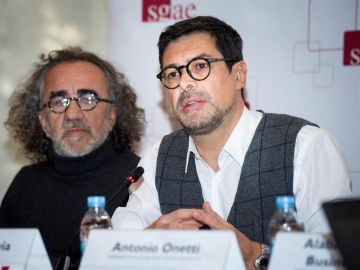 El Presidente de la SGAE, José Ángel Hevia, junto a Teo Cardala. El Presidente de la SGAE, José Ángel Hevia, junto a Teo Cardala.