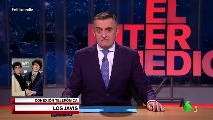 Los Javis interrumpen el directo de El Intermedio para hablar con Wyoming: "Te vemos muy bien en el papel de monja superior en 'La Llamada"