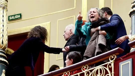 Miembros de la PAH son desalojados del Congreso Miembros de la PAH son desalojados del Congreso