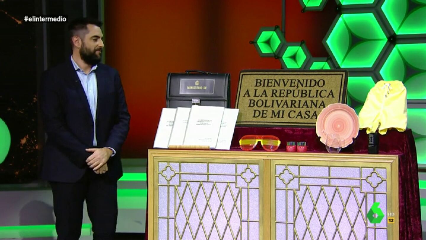 El ba&ntilde;ador de Rato, las cremas de Cifuentes o el TFM de Casado: los objetos donados por los pol&iacute;ticos para el telemarat&oacute;n solidario de El Intermedio