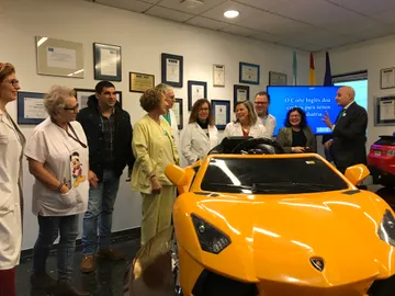 Coches eléctricos para trasladar al quirófano a los pacientes más pequeños Coches eléctricos para trasladar al quirófano a los pacientes más pequeños