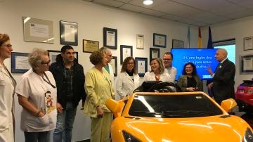 Coches eléctricos para trasladar al quirófano a los pacientes más pequeños