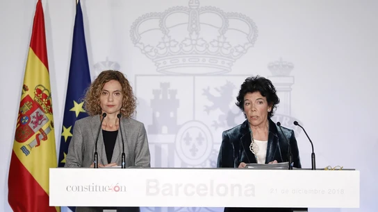 La ministra portavoz del Gobierno, Isabel Celaá, acompañada por la ministra de Administraciones Territoriales, Meritxell Batet La ministra portavoz del Gobierno, Isabel Celaá, acompañada por la ministra de Administraciones Territoriales, Meritxell Batet