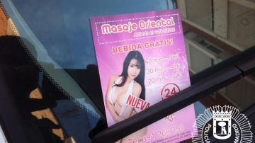 Los folletos pornográficos que se repartían frente al colegio del barrio madrileño de Usera