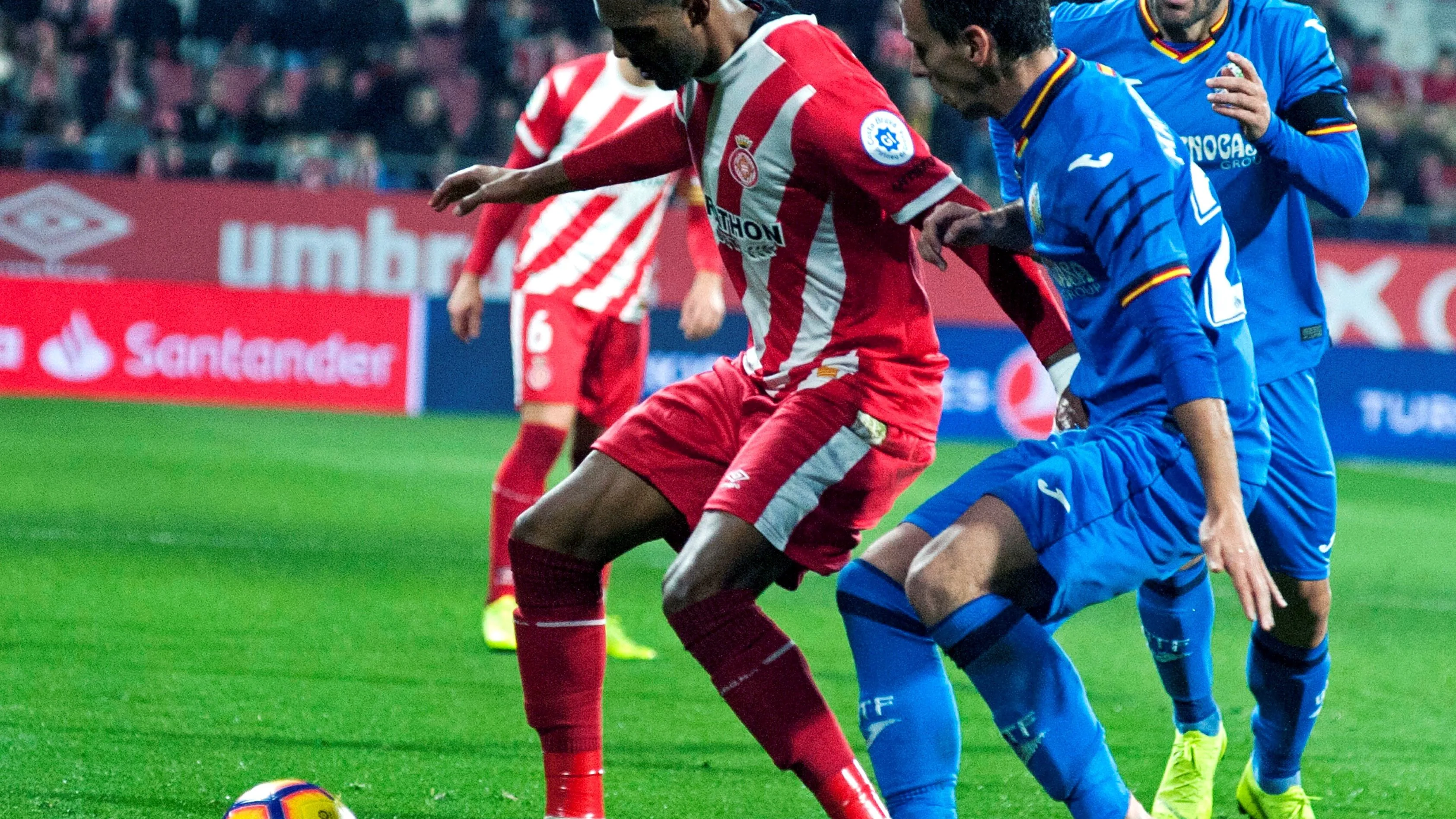 Momento del partido entre el Girona y el Getafe