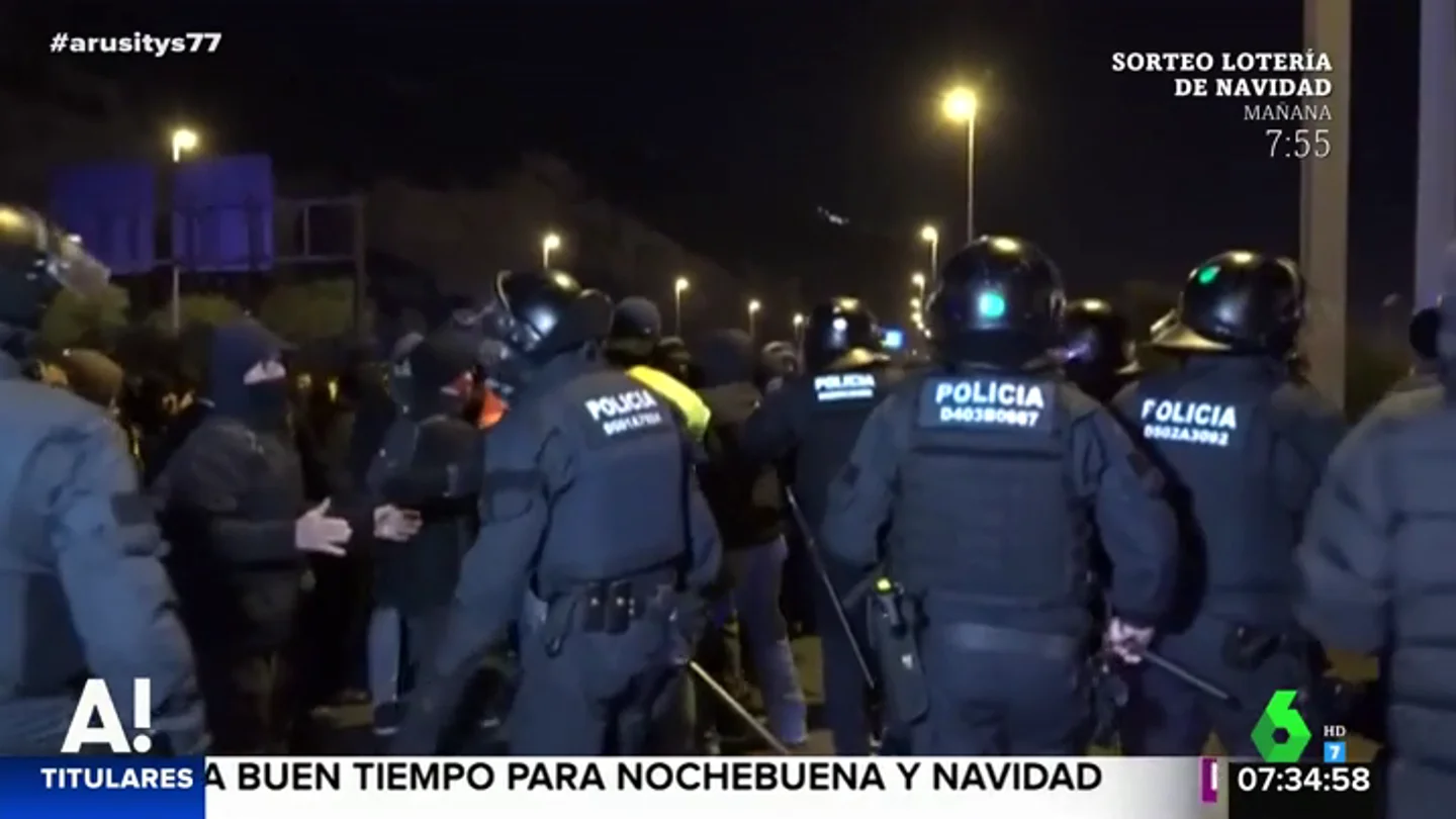 Cargas de los Mossos contra algunos miembros de los CDR Cargas de los Mossos contra algunos miembros de los CDR