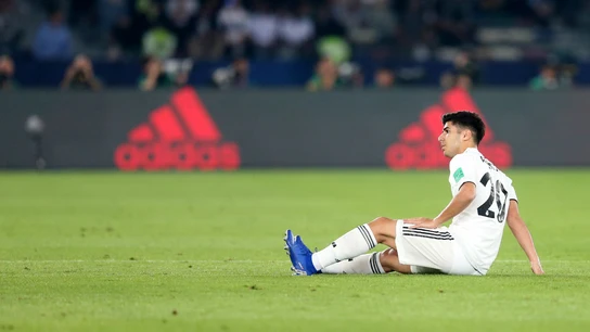 Marco Asensio, tendido en el suelo Marco Asensio, tendido en el suelo
