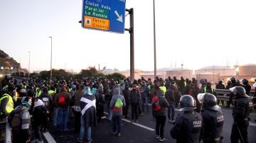 Dos protestas cortan la Diagonal con Paseo de Gracia y Gran Vía, en Barcelona