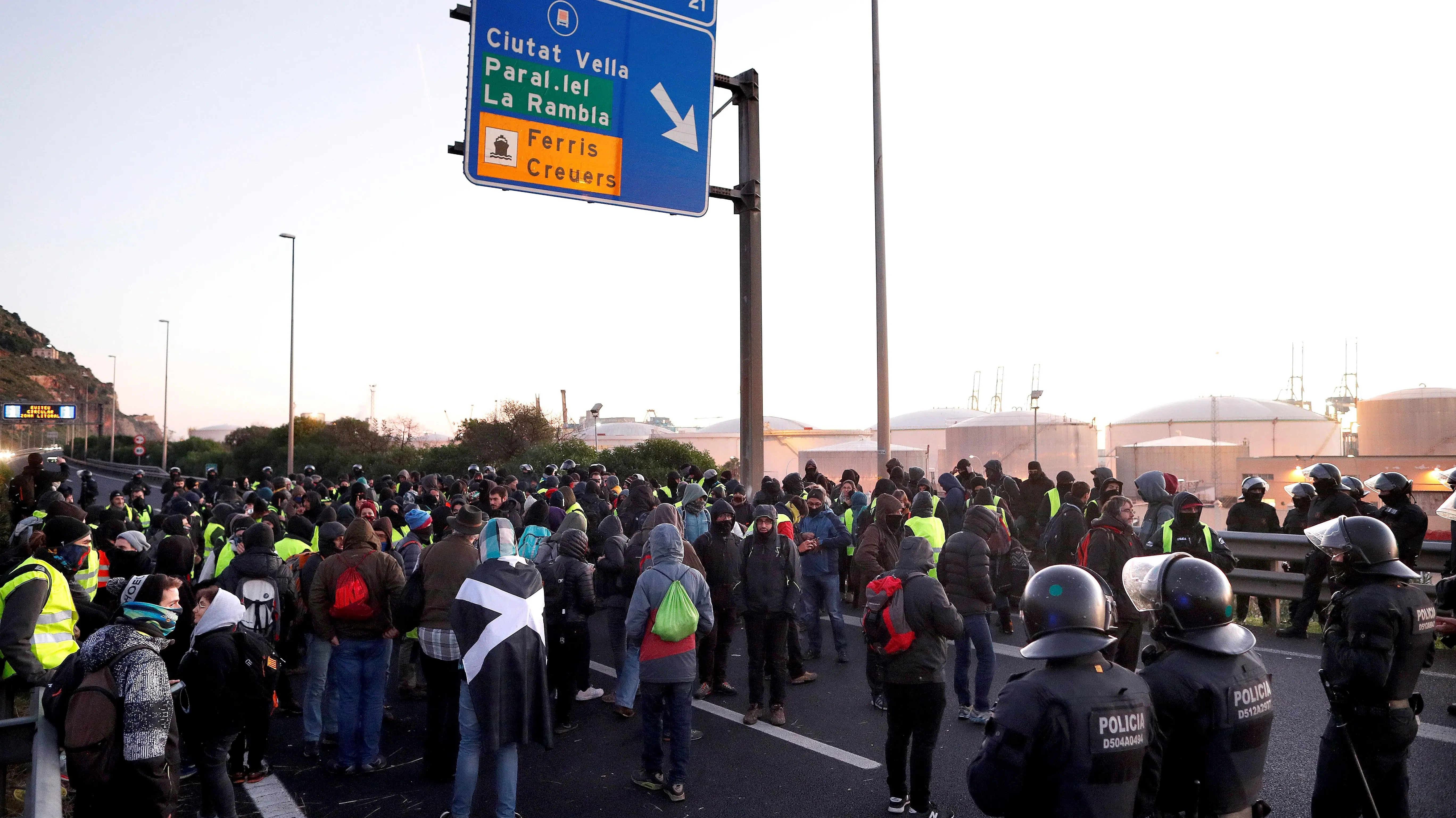 Dos protestas cortan la Diagonal con Paseo de Gracia y Gran Vía, en Barcelona