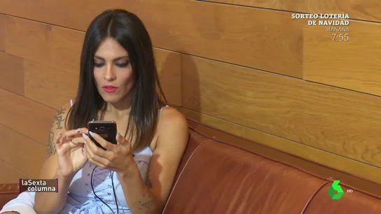 Lorena Castell se somete al 'adictómetro' del móvil: "Cuando me veo un poco ansiosa por mirar las publicaciones intento calmarme un poco" Lorena Castell se somete al 'adictómetro' del móvil: "Cuando me veo un poco ansiosa por mirar las publicaciones intento calmarme un poco"