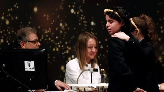 Carla García y Aya Ben cantando El Gordo en 2018 Carla García y Aya Ben cantando El Gordo en 2018