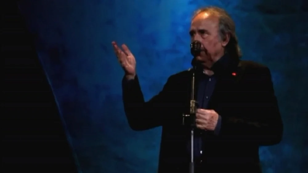 Serrat durante su concierto en Barcelona