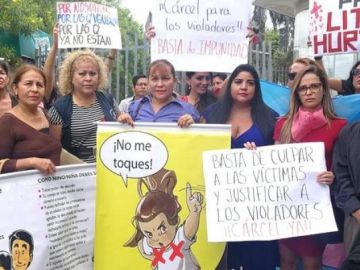 Manifestación de mujeres en Bolivia Manifestación de mujeres en Bolivia