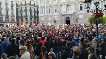 Concentración para exigir Justicia después de que un policía matara a una perra en Barcelona