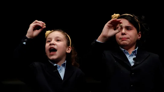 Aya y Carla han cantado el Gordo Aya y Carla han cantado el Gordo