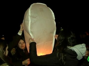 Suelta de farolillos en Ourense Suelta de farolillos en Ourense