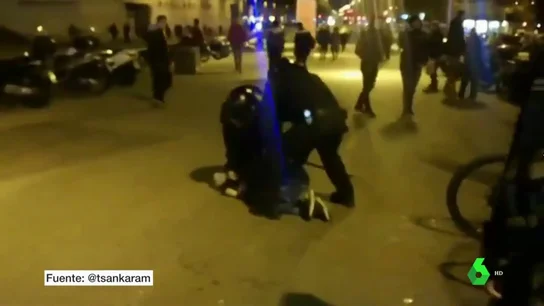 Detención de una persona tras la concentración por la perra 'Sota' Detención de una persona tras la concentración por la perra 'Sota'