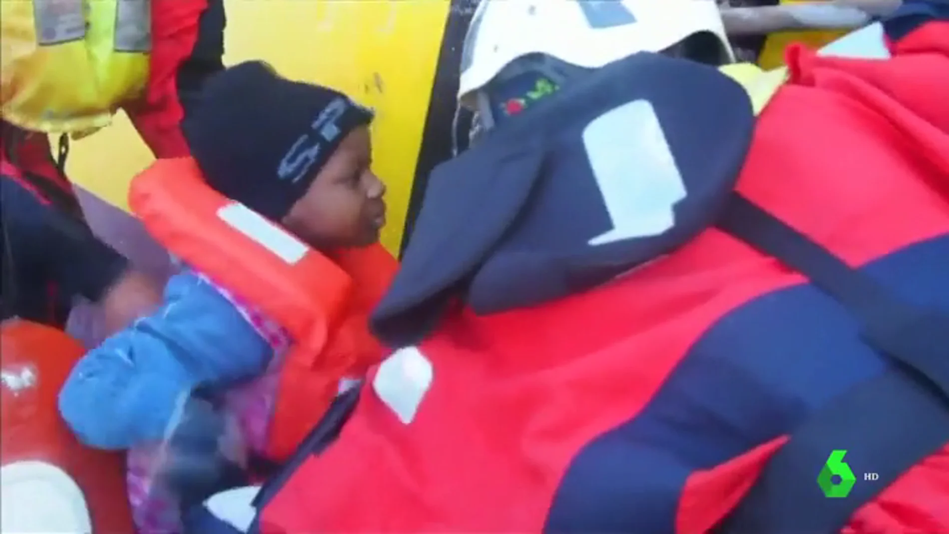 La ONG Sea Watch rescata a 33 migrantes frente a las costas de Libia, entre ellos seis menores