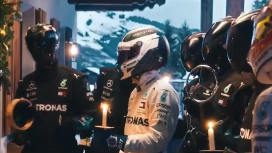 Bottas, de villancicos puerta por puerta Bottas, de villancicos puerta por puerta