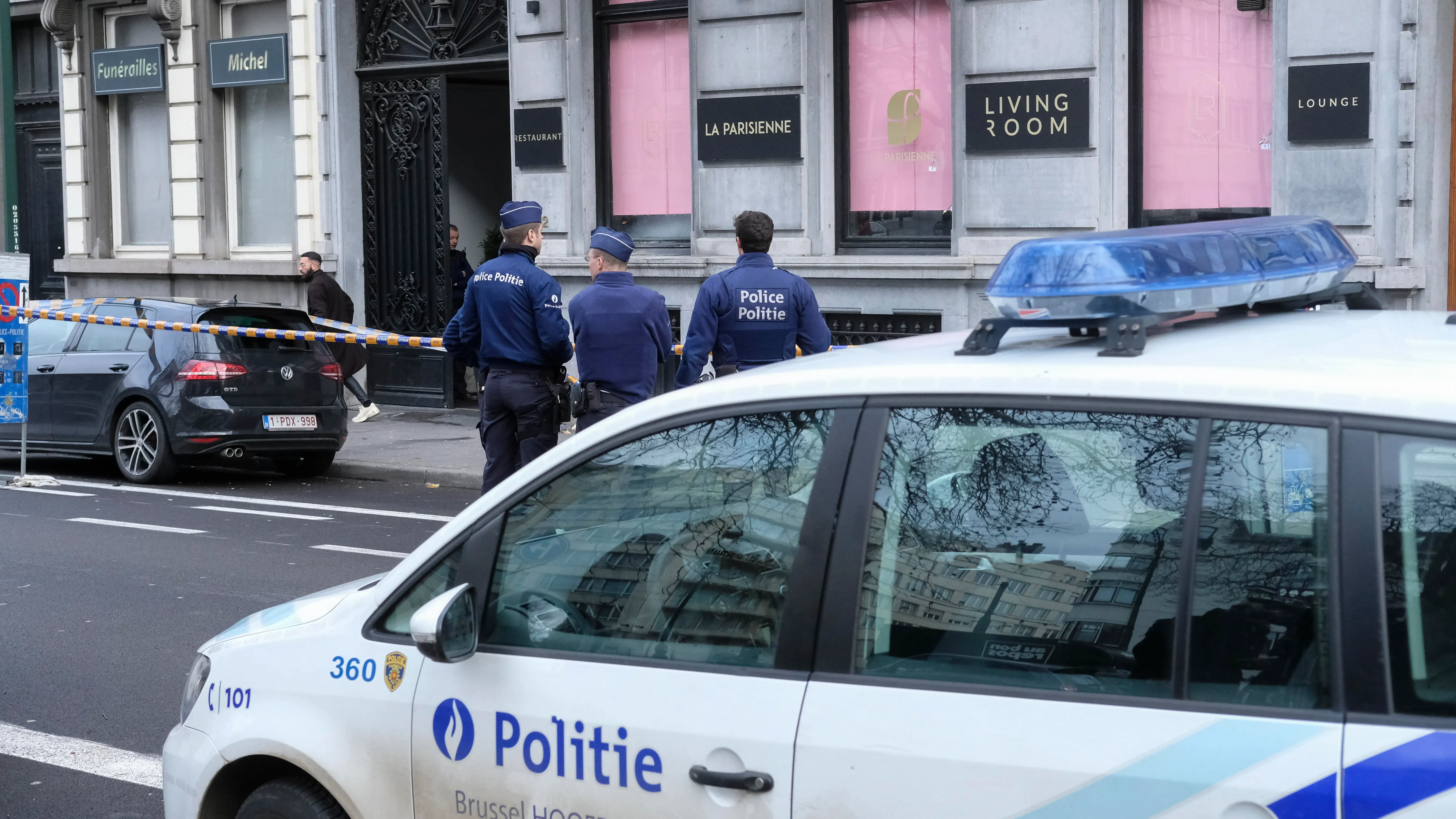 Un hombre dispara con arma de guerra contra un restaurante del centro de Bruselas