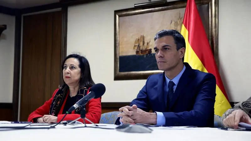 El presidente del Gobierno, Pedro Sánchez y Margarita Robles