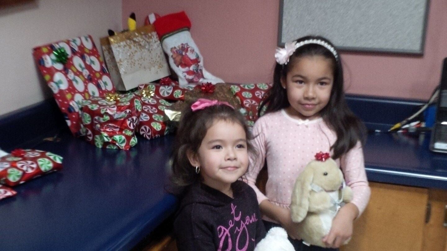  Fotograf&iacute;a cedida por Randy Heiss donde aparece la ni&ntilde;a Dayami, de 8 a&ntilde;os, junto a su hermana Ximena, 4