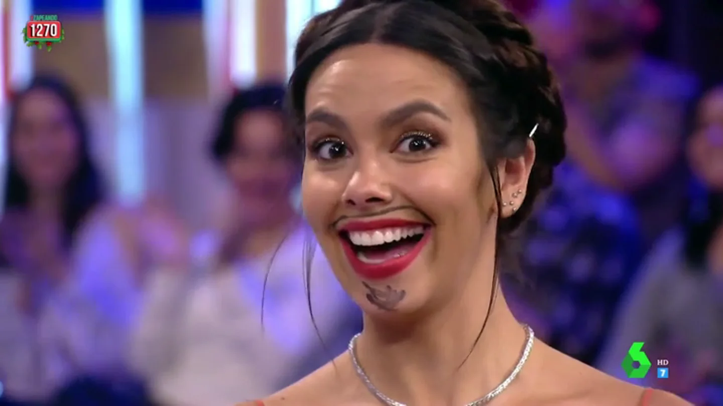 El reto del bigote llega a Zapeando: Cristina Pedroche y Miki Nadal compiten para ser el más bigotudo El reto del bigote llega a Zapeando: Cristina Pedroche y Miki Nadal compiten para ser el más bigotudo