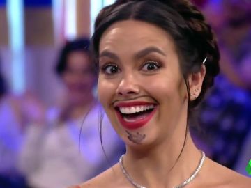 El reto del bigote llega a Zapeando: Cristina Pedroche y Miki Nadal compiten para ser el más bigotudo El reto del bigote llega a Zapeando: Cristina Pedroche y Miki Nadal compiten para ser el más bigotudo
