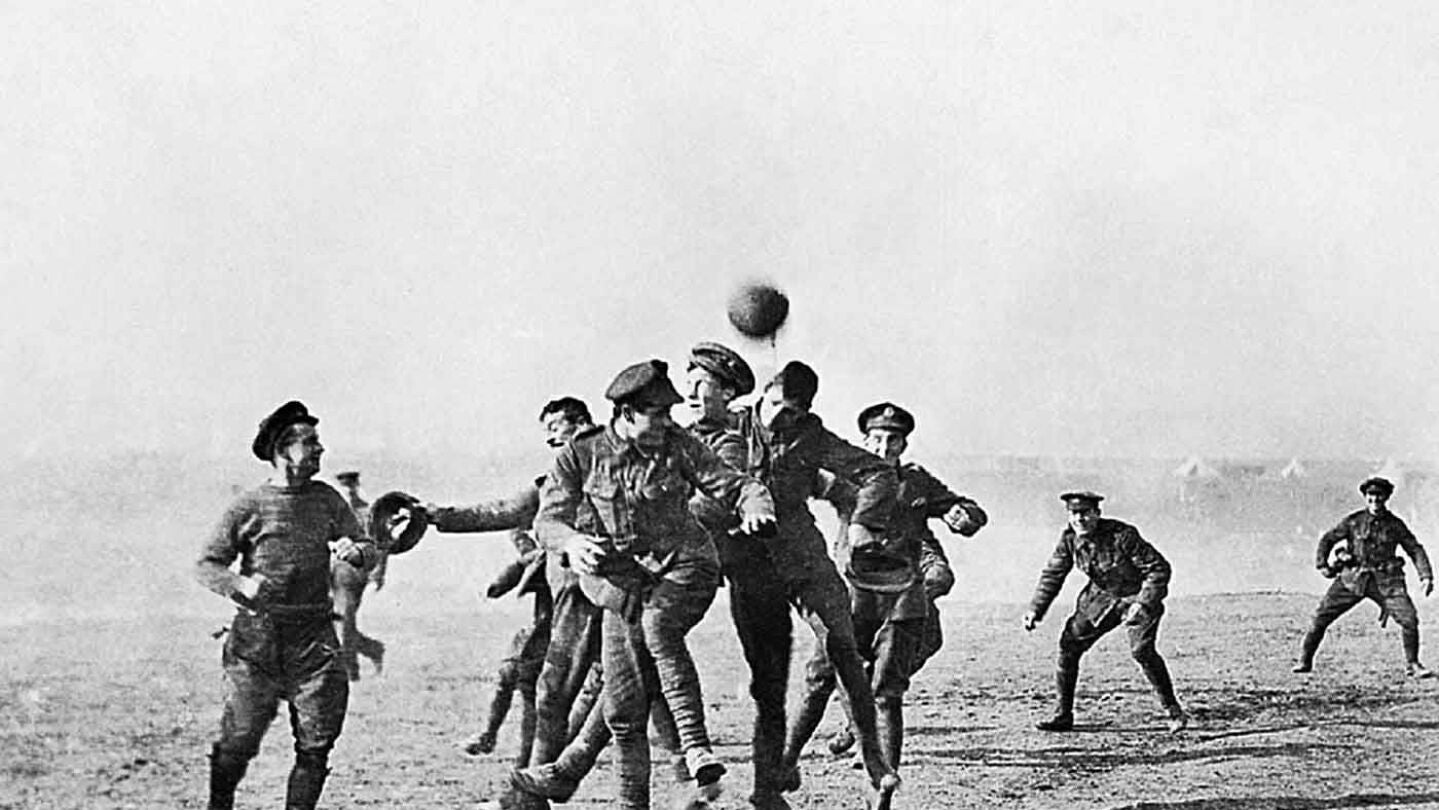 Imagen del partido que disputaron aliados y alemanes en la Primera Guerra Mundial